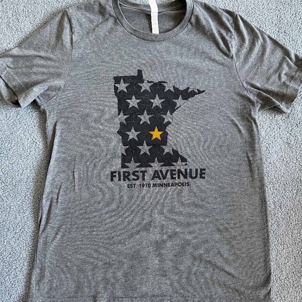 First Avenue t-shirt - L